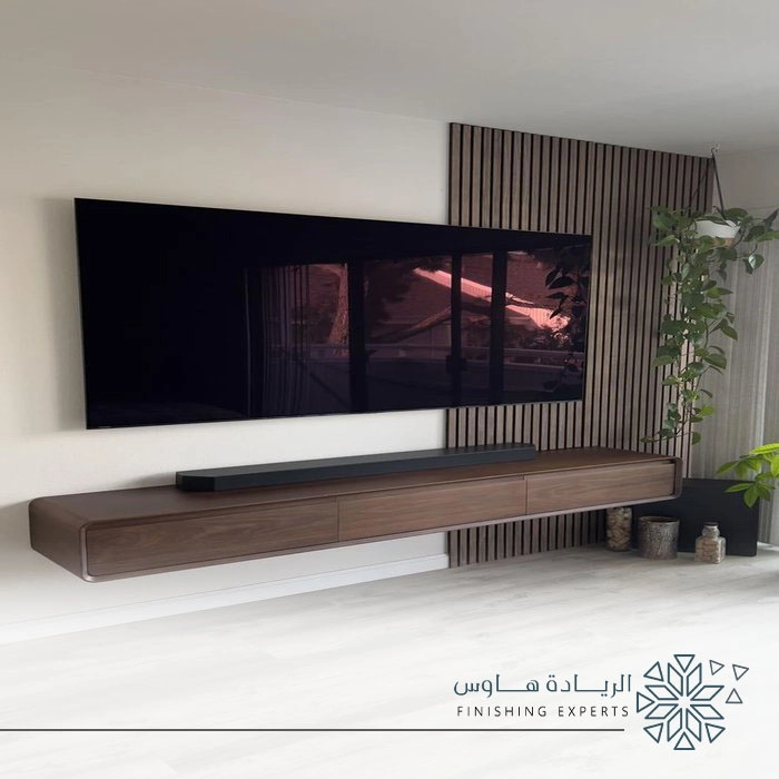 معلم ديكور خشب للتلفزيون في الرياض